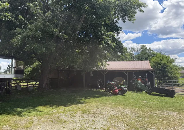 Homes for sale in Seymour, IN | 8137 N Us Hwy 31, Seymour, IN 47274 | MLS# 22109242