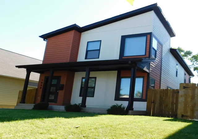1st image of 1949 Carrollton Ave, Indianapolis, IN 46202 | MLS# 22109261