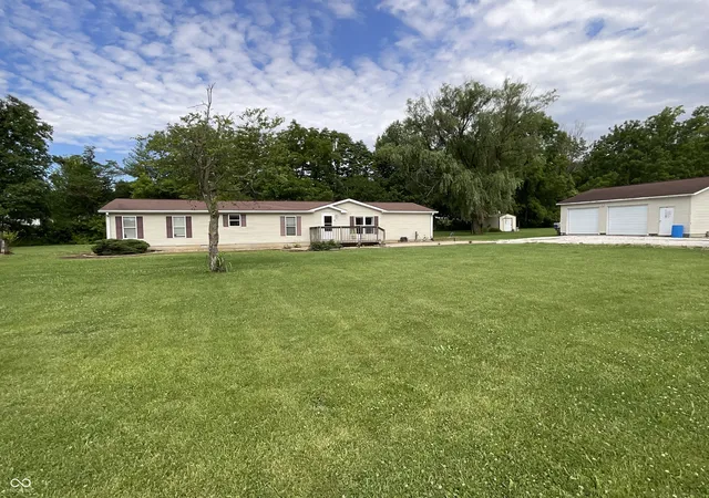 Homes for sale in Spencer, IN | 67 S Sunnyside Ln, Spencer, IN 47460 | MLS# 22109263