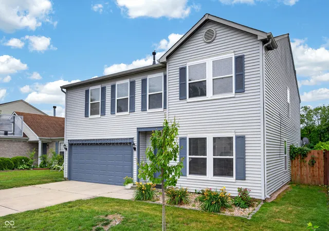 Photo 2 of Sale Pending at 1811 Sonesta Ln, Indianapolis, IN 46217 | MLS# 22109275 | Listing updated on 2026-09-08