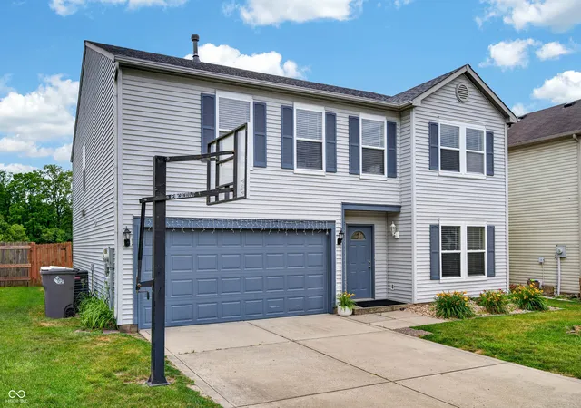 Photo 3 of Sale Pending at 1811 Sonesta Ln, Indianapolis, IN 46217 | MLS# 22109275 | Listing updated on 2026-09-08
