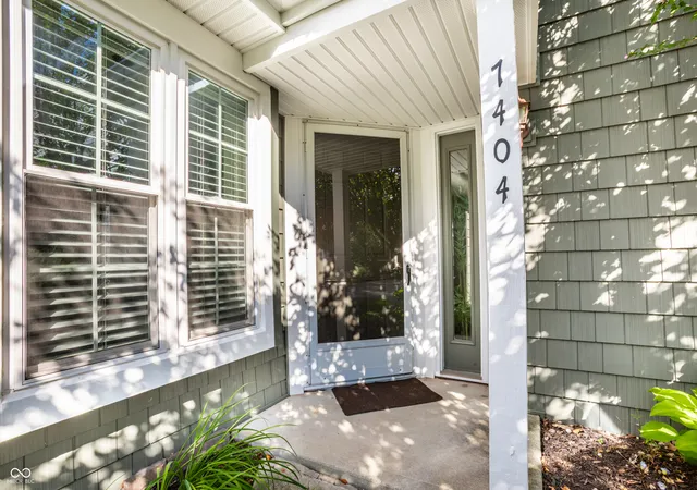 Photo 2 of Sale Pending at 7404 Harbour Isle, Indianapolis, IN 46240 | MLS# 22109288 | Listing updated on 2026-08-06