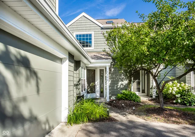 Photo 2 of Sale Pending at 7404 Harbour Isle, Indianapolis, IN 46240 | MLS# 22109288 | Listing updated on 2026-08-06