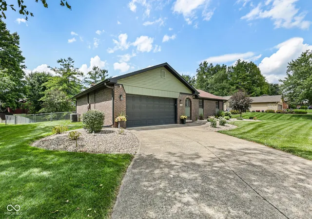 Photo 2 of Sale Pending at 5202 Flintstone Dr, Indianapolis, IN 46237 | MLS# 22109294 | Listing updated on 2026-08-25