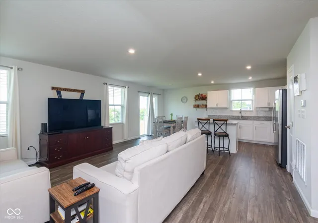 3rd image of 356 Traditions Pass, Greenwood, IN 46143 | MLS# 22109296