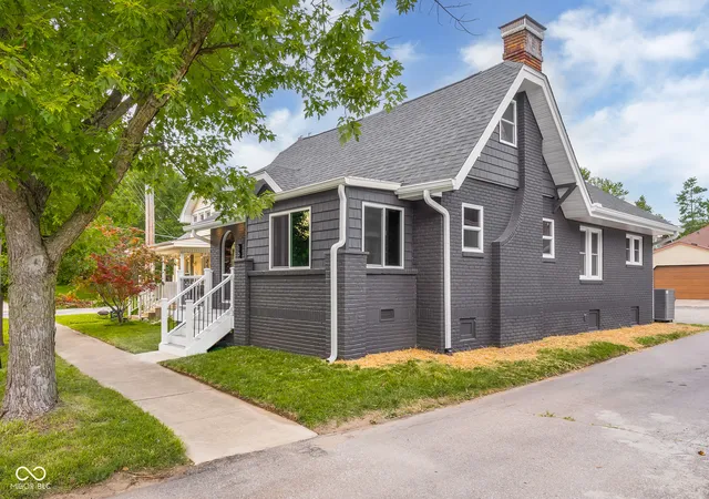 1st image of 1647 Washington St, Columbus, IN 47201 | MLS# 22109300