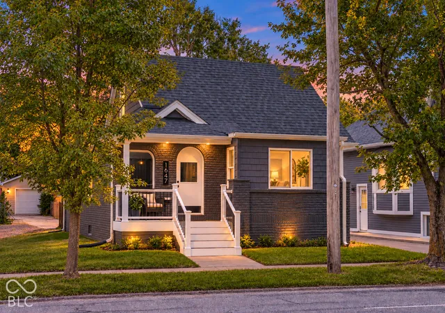 Photo 1 of Single family home for sale at 1647 Washington St, Columbus, IN 47201 | MLS# 22109300 | Listing updated on 2026-10-20