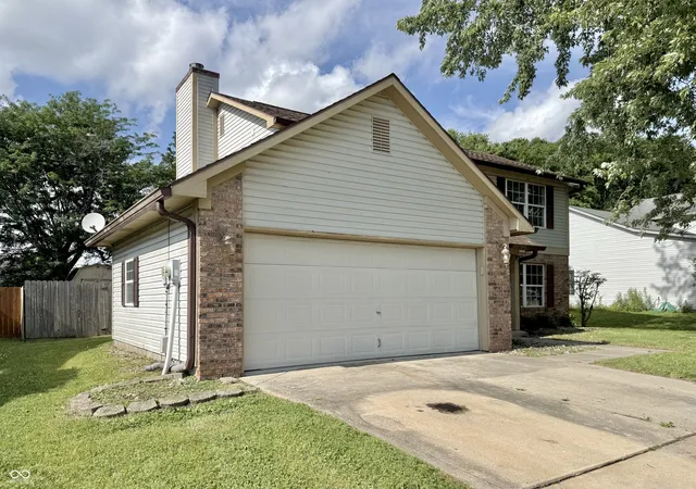 Photo 2 of Sale Pending at 1025 Killian, Mooresville, IN 46158 | MLS# 22109301 | Listing updated on 2026-09-02