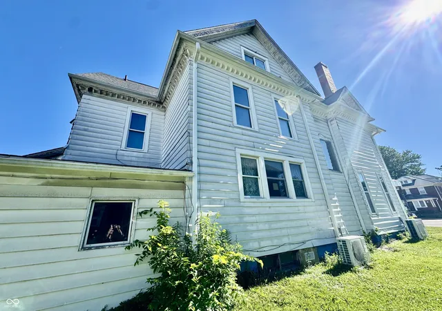 3rd image of 415 S Washington St, Crawfordsville, IN 47933 | MLS# 22109321