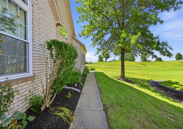 Homes for sale in Indianapolis, IN | 11523 Winding Wood Dr, Indianapolis, IN 46235 | MLS# 22109324
