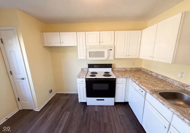 Photo 2 of Single family home for sale at 2709 Lucas Dr, Westfield, IN 46074 | MLS# 22109341 | Listing updated on 2026-09-25