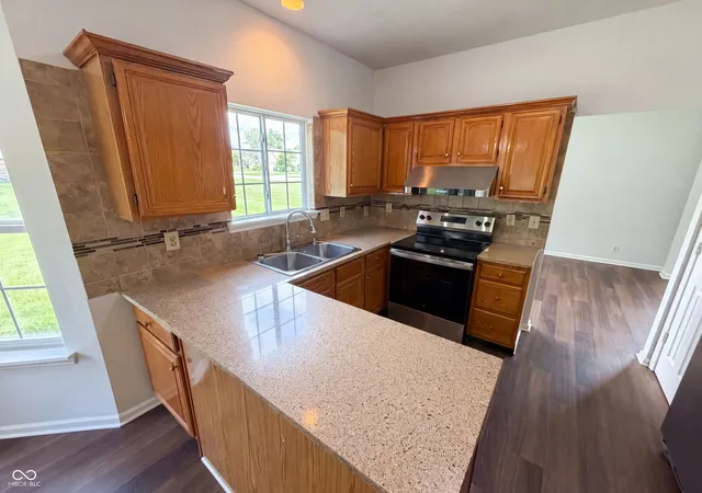 Photo 2 of Sale Pending at 3502 Waterstone Dr, Indianapolis, IN 46268 | MLS# 22109348 | Listing updated on 2026-09-24