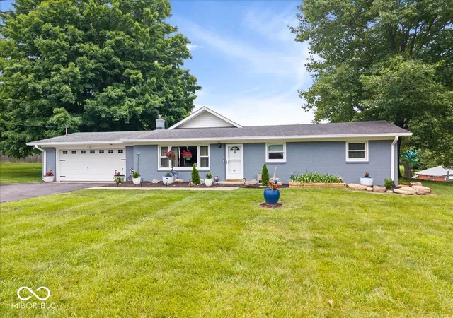 4th image of 703 N Peterman Rd, Greenwood, IN 46142 | MLS# 22109375
