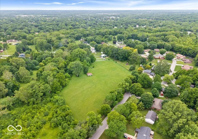 3rd image of 703 N Peterman Rd, Greenwood, IN 46142 | MLS# 22109375