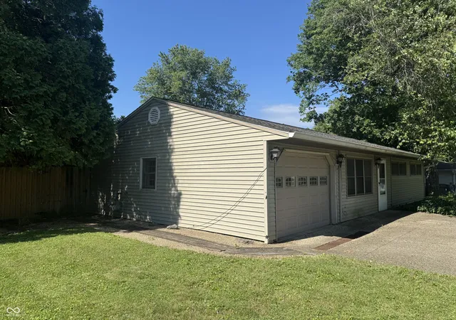 3rd image of 117 W Hoosier St, Bloomington, IN 47403 | MLS# 22109399
