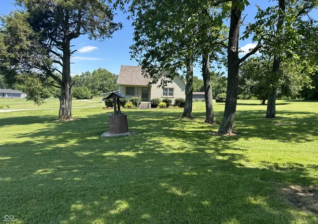 Photo 2 of Single family home for sale at 18 Lindsay Ct, Spencer, IN 47460 | MLS# 22109403 | Listing updated on 2026-07-21