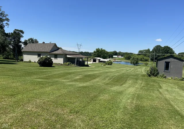 Photo 2 of Single family home for sale at 18 Lindsay Ct, Spencer, IN 47460 | MLS# 22109403 | Listing updated on 2026-07-21