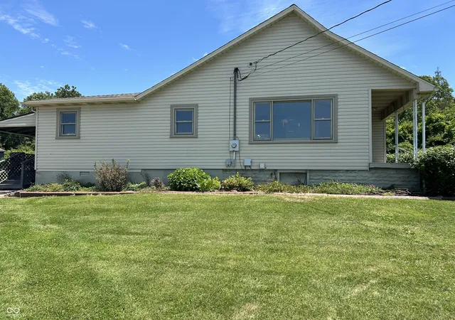 Photo 3 of Single family home for sale at 18 Lindsay Ct, Spencer, IN 47460 | MLS# 22109403 | Listing updated on 2026-07-21