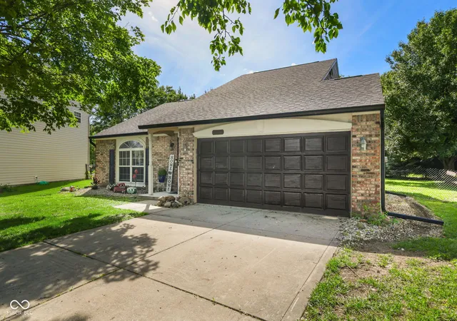 3rd image of 6677 Wimbledon Dr, Zionsville, IN 46077 | MLS# 22109414