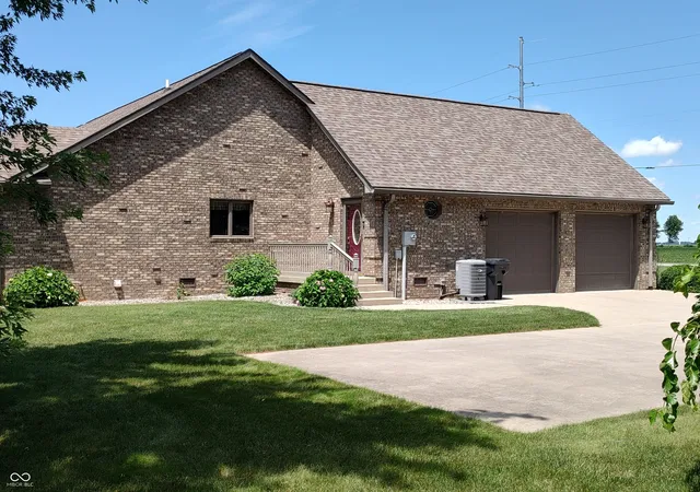 Homes for sale in Elwood, IN | 8709 W 1400 N, Elwood, IN 46036 | MLS# 22109425