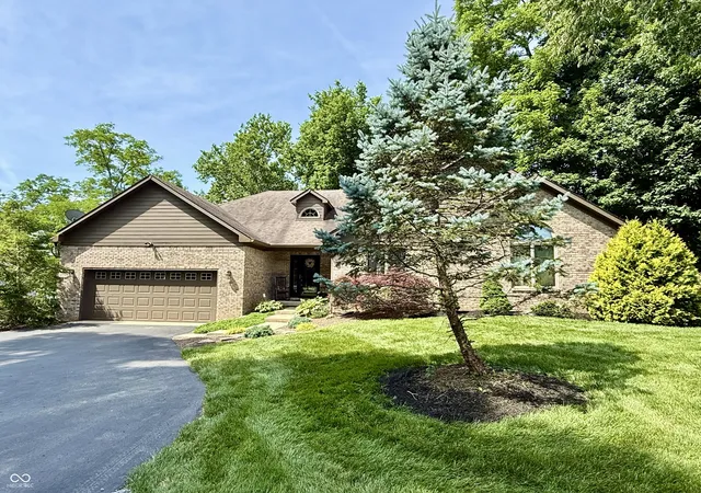 Homes for sale in Trafalgar, IN | 4445 W Pitcher Dr, Trafalgar, IN 46181 | MLS# 22109435