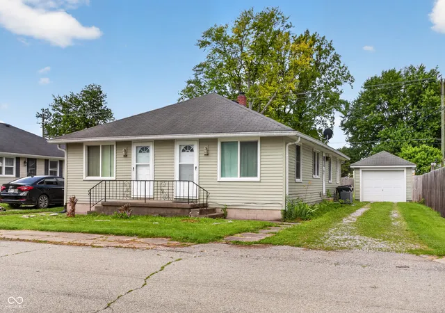 Homes for sale in Lapel, IN | 413 S Main St, Lapel, IN 46051 | MLS# 22109439