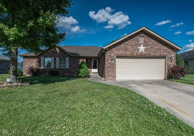 Homes for sale in Seymour, IN | 4611 Ashwood Dr, Seymour, IN 47274 | MLS# 22109442