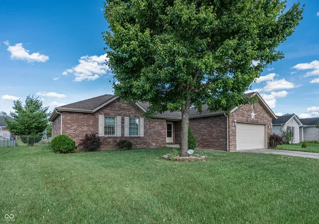 Homes for sale in Seymour, IN | 4611 Ashwood Dr, Seymour, IN 47274 | MLS# 22109442