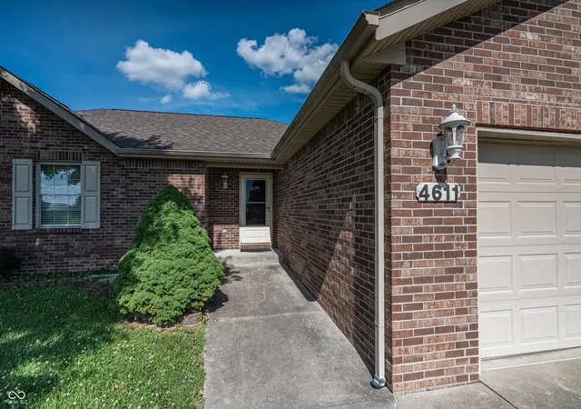 Homes for sale in Seymour, IN | 4611 Ashwood Dr, Seymour, IN 47274 | MLS# 22109442