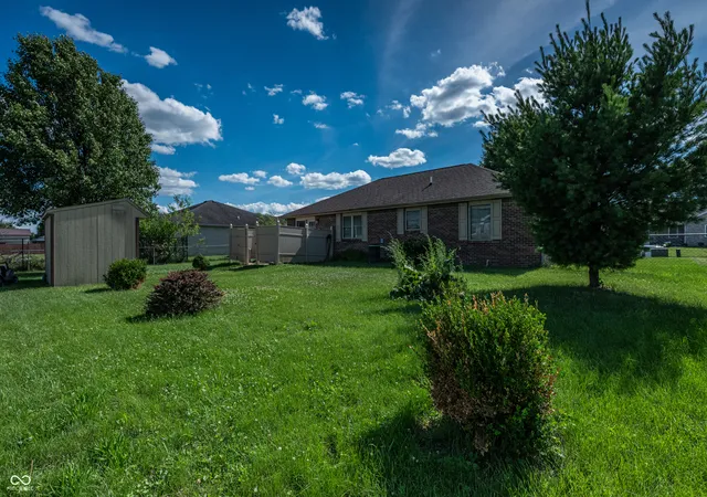 Homes for sale in Seymour, IN | 4611 Ashwood Dr, Seymour, IN 47274 | MLS# 22109442