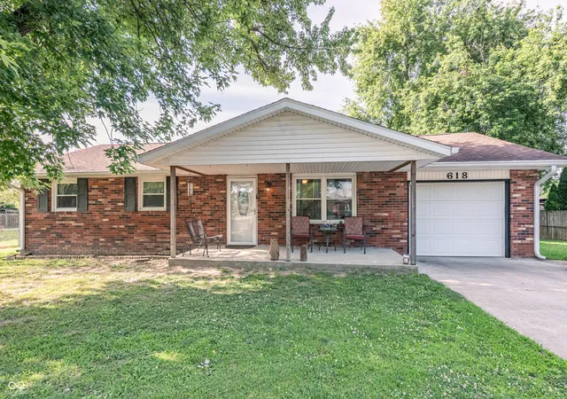 Homes for sale in Seymour, IN | 618 Holiday Dr, Seymour, IN 47274 | MLS# 22109444