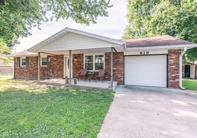 Homes for sale in Seymour, IN | 618 Holiday Dr, Seymour, IN 47274 | MLS# 22109444