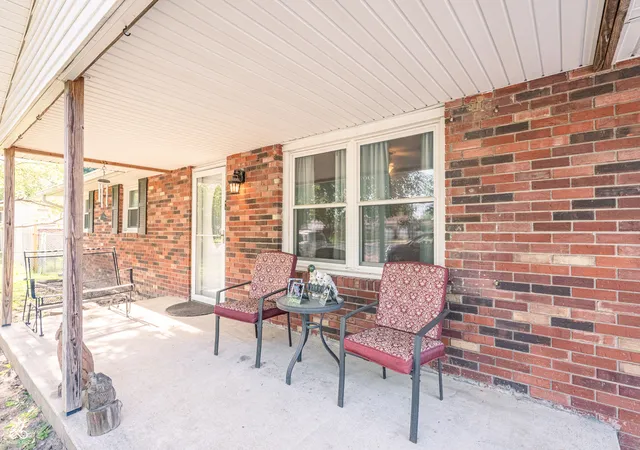 Homes for sale in Seymour, IN | 618 Holiday Dr, Seymour, IN 47274 | MLS# 22109444