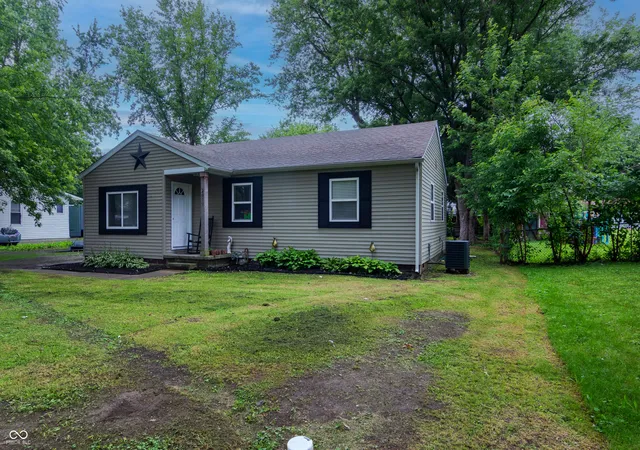 3rd image of 2011 Rosewood Ave, Anderson, IN 46011 | MLS# 22109459