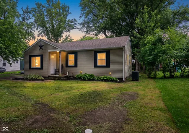 4th image of 2011 Rosewood Ave, Anderson, IN 46011 | MLS# 22109459