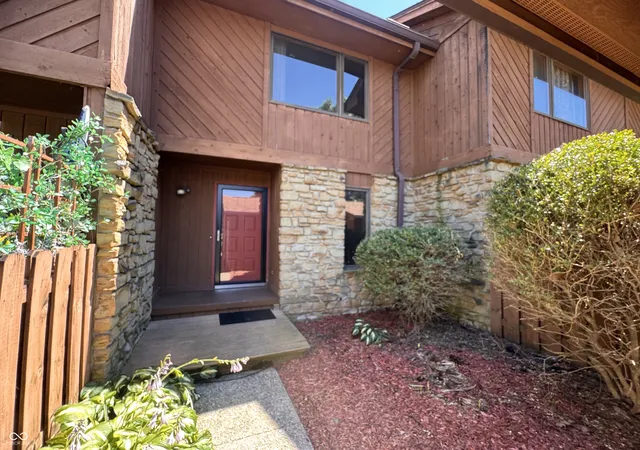 Homes for sale in Columbus, IN | 3177 Sycamore Dr #5A, Columbus, IN 47203 | MLS# 22109527