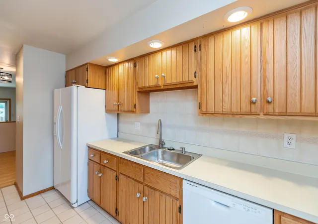 Homes for sale in Columbus, IN | 3177 Sycamore Dr #5A, Columbus, IN 47203 | MLS# 22109527