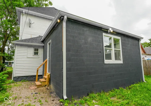 2nd image of 2417 Pearl St, Anderson, IN 46016 | MLS# 22109542