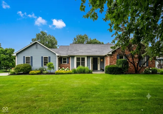 1st image of 255 Camden Dr, Zionsville, IN 46077 | MLS# 22109546
