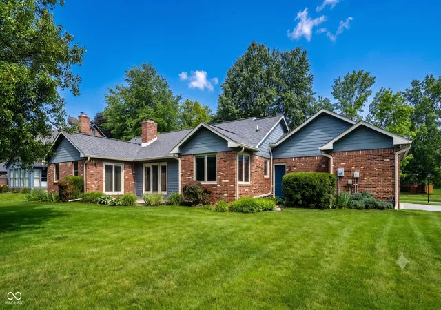 2nd image of 255 Camden Dr, Zionsville, IN 46077 | MLS# 22109546