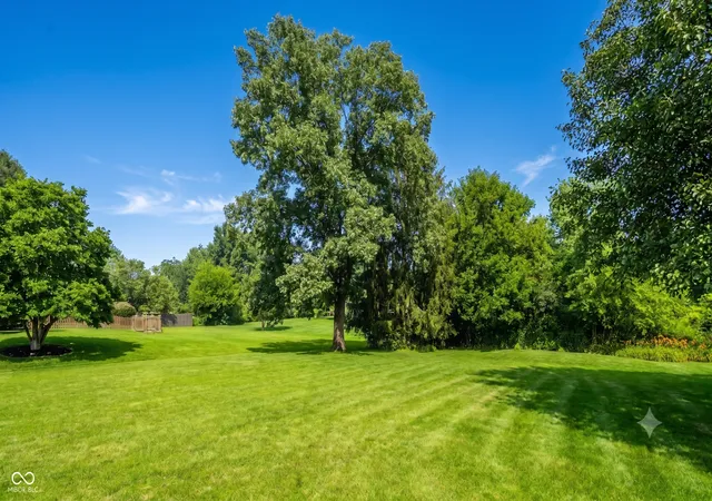 3rd image of 255 Camden Dr, Zionsville, IN 46077 | MLS# 22109546
