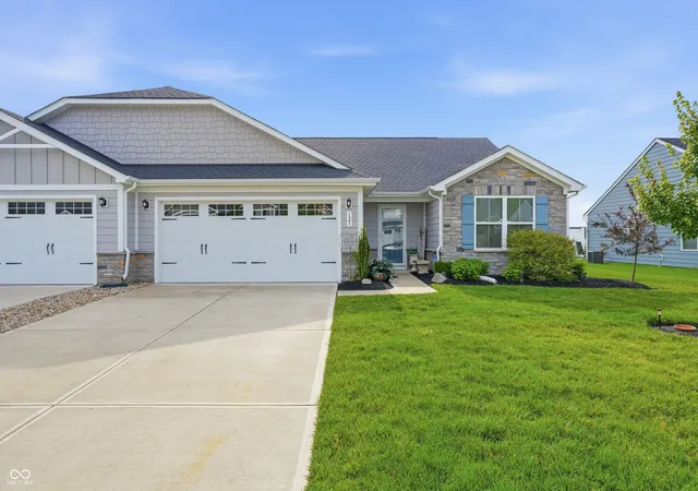 Single family home for sale at 121 Wild Turkey Run, Whiteland, IN 46184 | MLS# 22109549