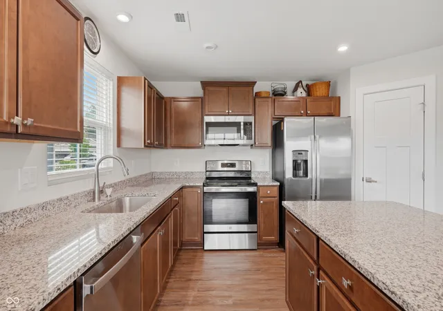Photo 4 of Single family home for sale at 121 Wild Turkey Run, Whiteland, IN 46184 | MLS# 22109549 | Listing updated on 2026-09-19