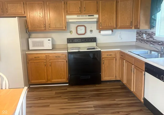 Photo 4 of Sale Pending at 890 Millbrook Dr, Avon, IN 46123 | MLS# 22109568 | Listing updated on 2026-09-29