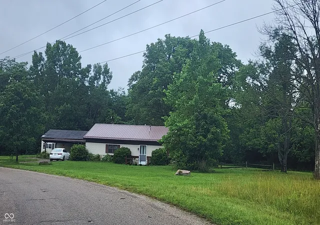 1st image of 92 E Trestle Rd, Veedersburg, IN 47987 | MLS# 22109585