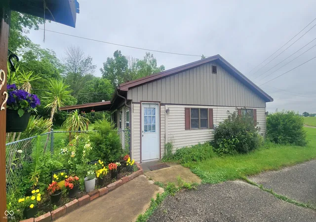 3rd image of 92 E Trestle Rd, Veedersburg, IN 47987 | MLS# 22109585