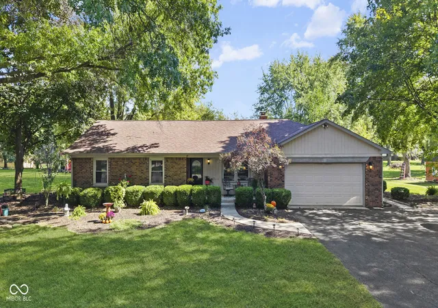 1st image of 1393 S Buttercup Dr, New Palestine, IN 46163 | MLS# 22109595