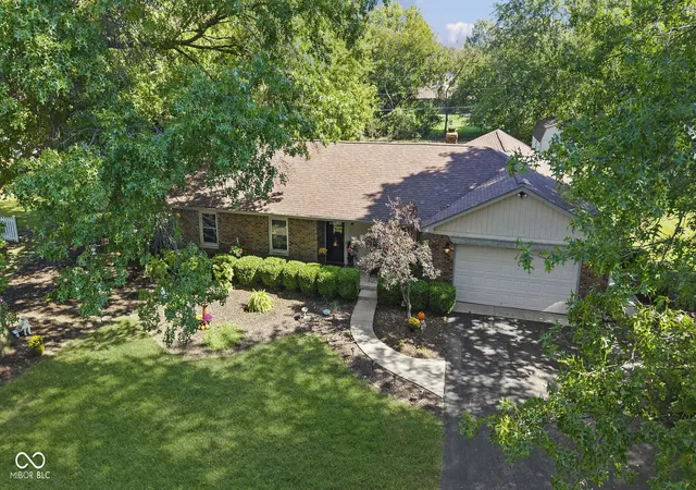 2nd image of 1393 S Buttercup Dr, New Palestine, IN 46163 | MLS# 22109595
