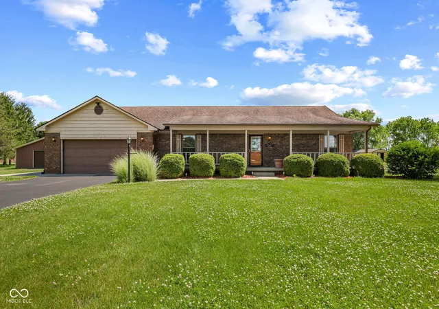 Photo 1 of Single family home for sale at 2945 E 200 South, Franklin, IN 46131 | MLS# 22109614 | Listing updated on 2026-10-01
