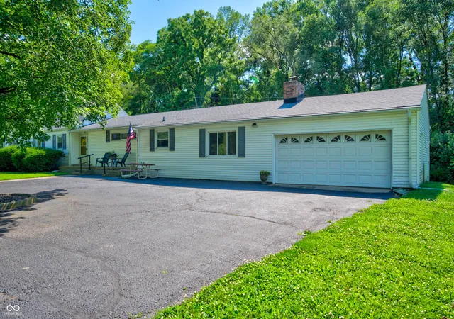 Photo 2 of Single family home for sale at 3650 N Marr Rd, Columbus, IN 47203 | MLS# 22109619 | Listing updated on 2026-09-08